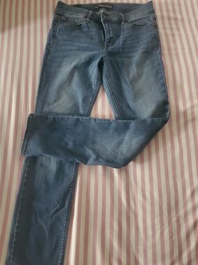 Express Womans Slim Fit Medium Wash Blue Jeans, Size 10R